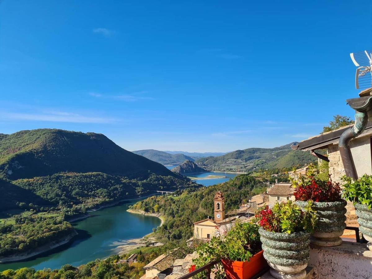 La Casa Sul Fiordo Lago Del Turano Paganico Sabino Exterior foto