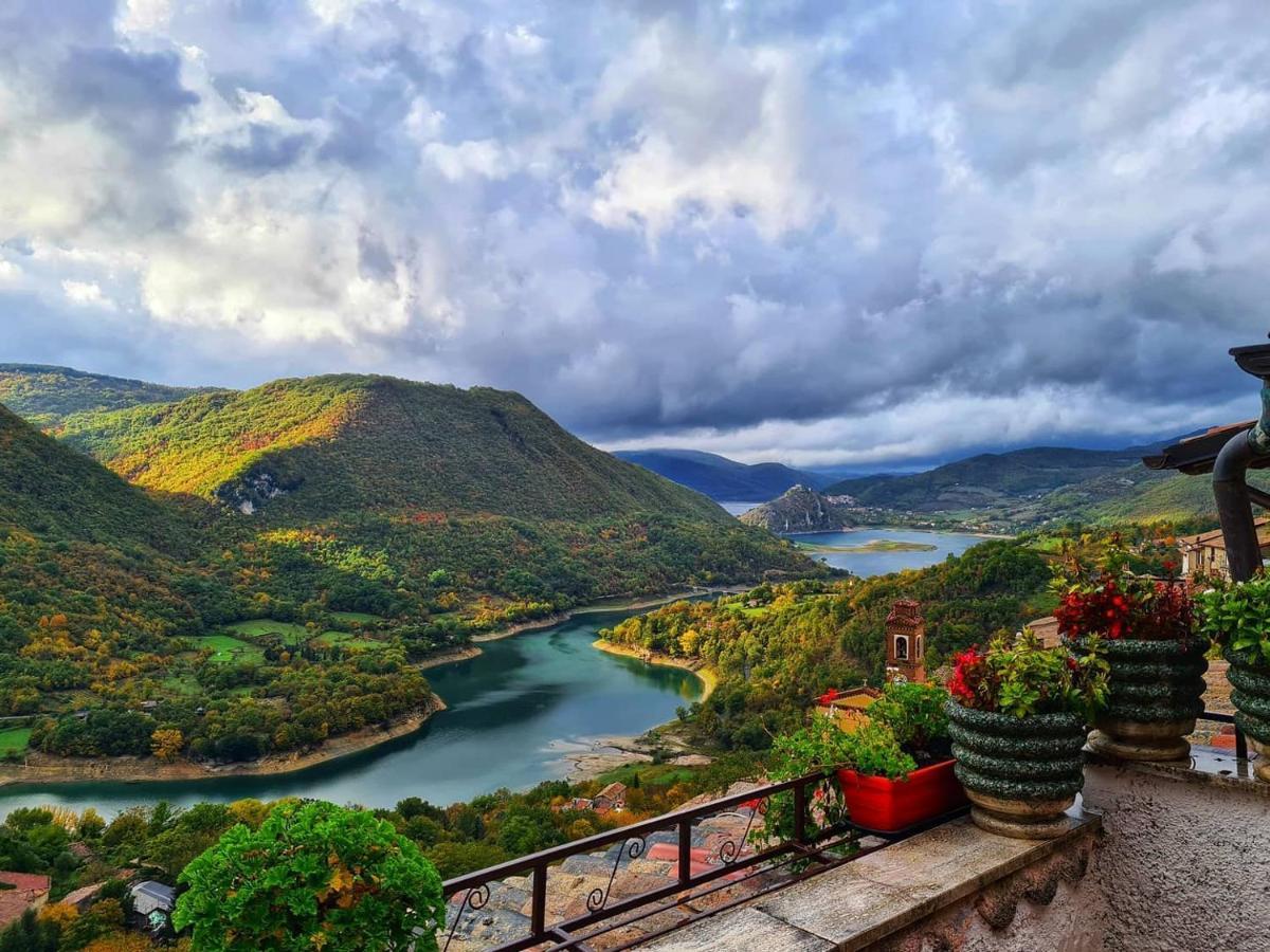 La Casa Sul Fiordo Lago Del Turano Paganico Sabino Exterior foto