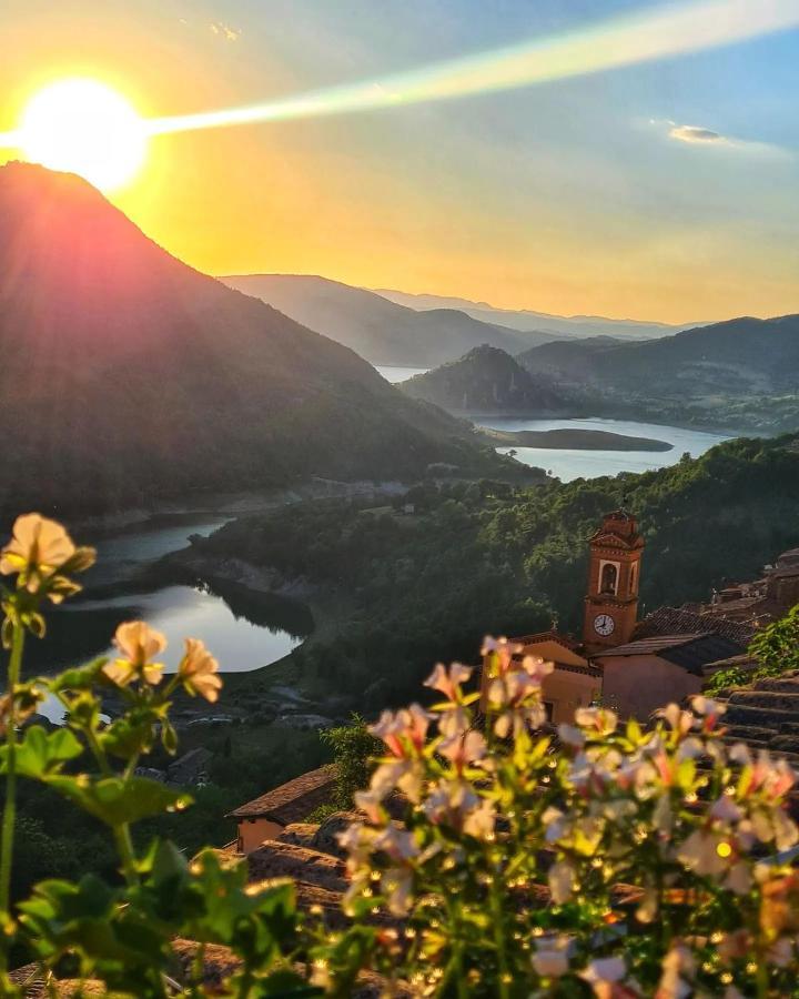 La Casa Sul Fiordo Lago Del Turano Paganico Sabino Exterior foto